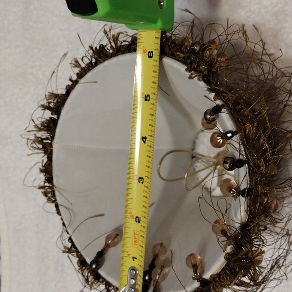 Vintage, small lamp shade measures 6 in across - Picture 5 of 5